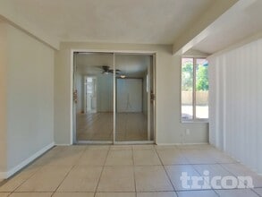 2432 Breakwater Cir in Sarasota, FL - Building Photo - Building Photo