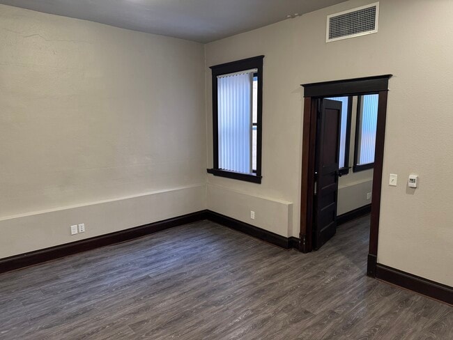 223 N Main St in Mitchell, SD - Building Photo - Building Photo