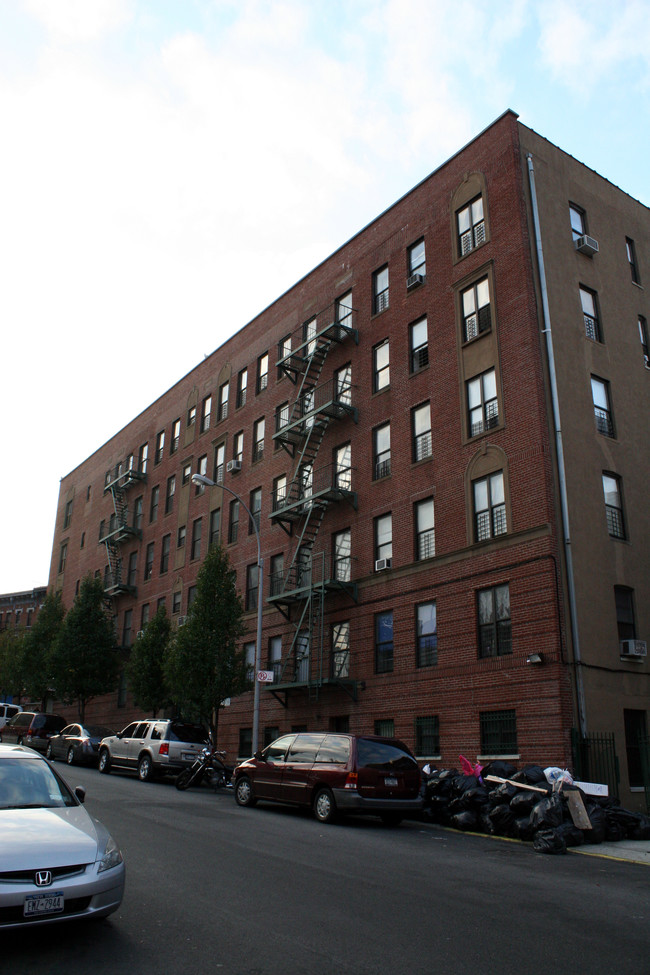 Trinty Ave Cluster ( 590 E 166 ) in Bronx, NY - Foto de edificio - Building Photo