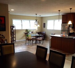 111 E Genesee St, Unit B in Fayetteville, NY - Building Photo - Building Photo