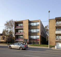 Laird Manor in Toronto, ON - Building Photo - Building Photo