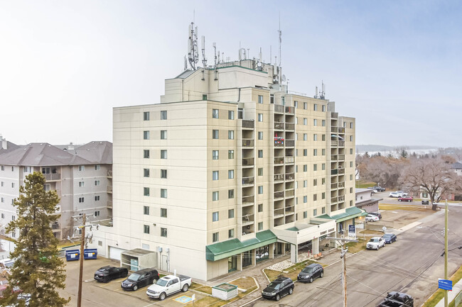 Summit Square & Summit Court Apartments in Leduc, AB - Building Photo - Building Photo