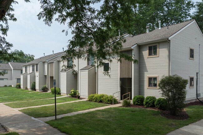 5528 Coddington Ln in Kalamazoo, MI - Building Photo - Building Photo