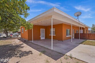 323 Singh St in El Paso, TX - Building Photo - Building Photo