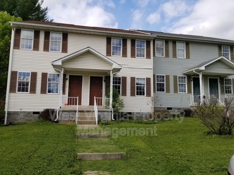 3771 Summerlee Rd in Oak Hill, WV - Building Photo