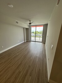 290 NW 159th St, Unit A in Miami, FL - Building Photo - Building Photo