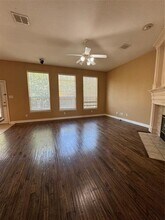 9101 Forest Hills Dr in Irving, TX - Foto de edificio - Building Photo