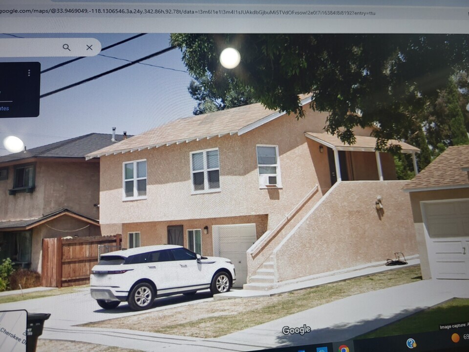 8125 7th St in Downey, CA - Foto de edificio