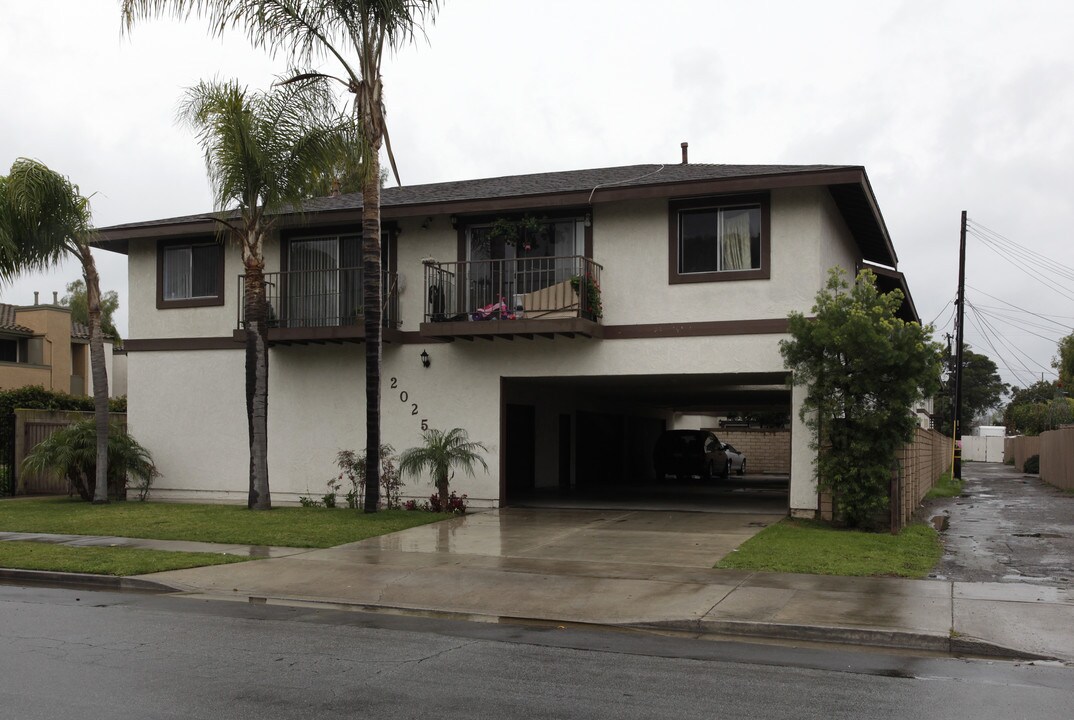 2025 Pomona Ave in Costa Mesa, CA - Foto de edificio