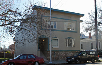 715 11th St in Sacramento, CA - Foto de edificio - Building Photo