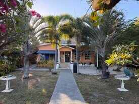 3350 NE Indian River Dr in Jensen Beach, FL - Building Photo