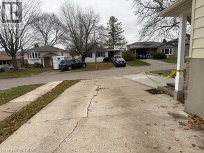 157 Pinedale Dr in Kitchener, ON - Building Photo - Building Photo