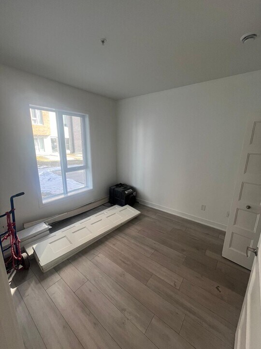1 Rue Notre-Dame in Repentigny, QC - Building Photo