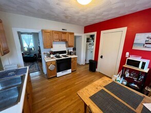 24 Ellington Rd in Somerville, MA - Building Photo - Building Photo