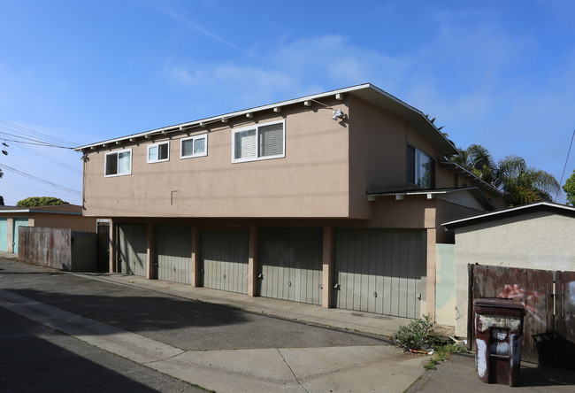 220 S Nevada St in Oceanside, CA - Foto de edificio - Building Photo