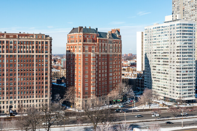 3800 N Lake Shore Dr in Chicago, IL - Building Photo - Building Photo