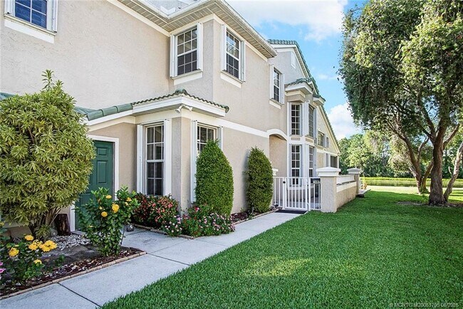 1687 SW Harbour Isles Cir in Port St. Lucie, FL - Building Photo - Building Photo