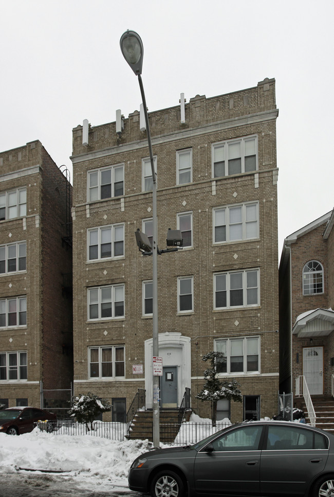714 Ocean Ave in Jersey City, NJ - Foto de edificio - Building Photo