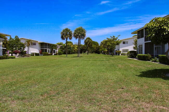 153 Coventry G in West Palm Beach, FL - Building Photo - Building Photo