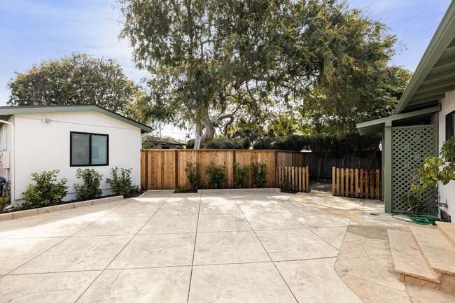 1821 Chino St in Santa Barbara, CA - Building Photo - Building Photo