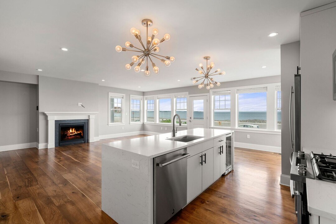 176 Winthrop Shore Dr in Winthrop, MA - Building Photo