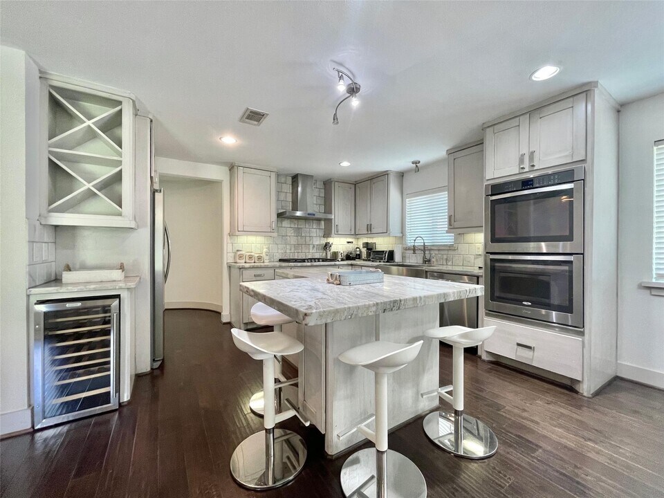 5638 Grape St in Houston, TX - Building Photo