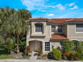 970 Summit Lake Dr in West Palm Beach, FL - Building Photo