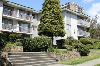 Pinecrest Manor in New Westminster, BC - Building Photo