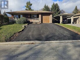 66 Caledon Crescent in Brampton, ON - Building Photo