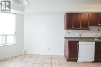 35-1835 Kingsbridge Garden Cir in Mississauga, ON - Building Photo - Building Photo