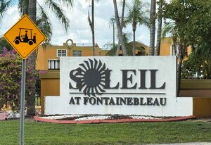 9725 Fontainebleau Blvd in Miami, FL - Building Photo