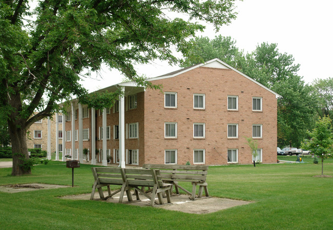 FreeBloom Apartments in Bloomington, MN - Building Photo - Building Photo