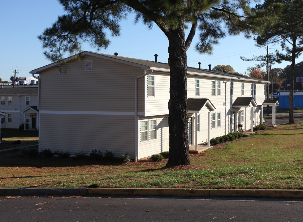 Riverwood Townhouses in Jonesboro, GA - Building Photo