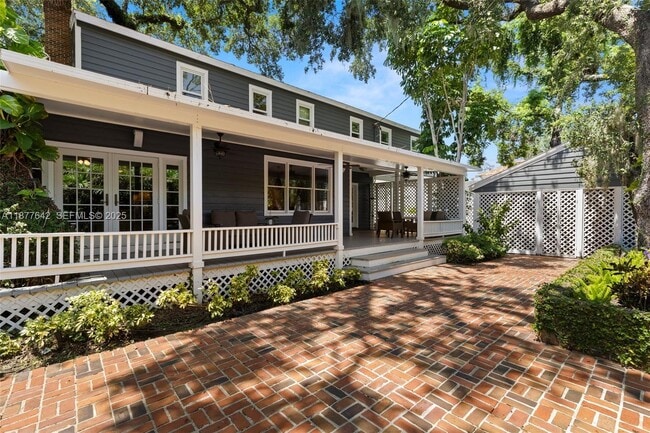 property at 3003 W Villa Rosa Park