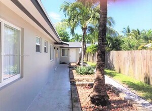 1015 W Las Olas Blvd in Fort Lauderdale, FL - Building Photo - Building Photo