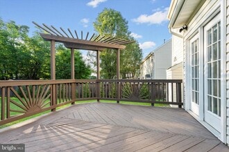 2230 Community Dr in Waldorf, MD - Foto de edificio - Building Photo