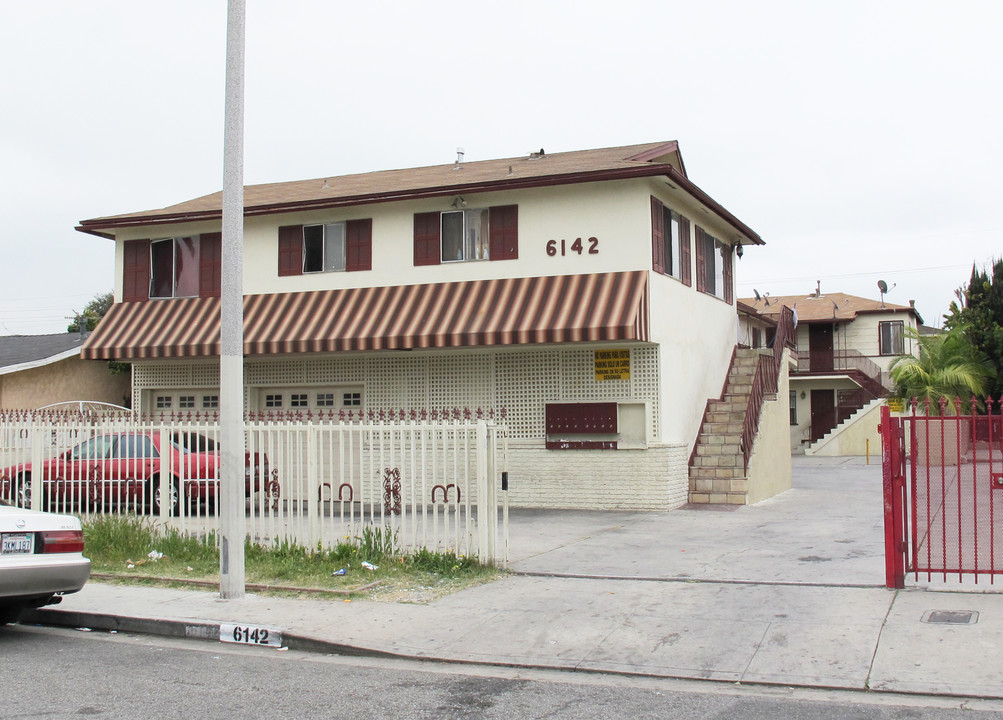 6142 Palm Ave in Maywood, CA - Foto de edificio