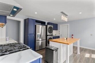 160 Easton Ave in Waterbury, CT - Foto de edificio - Building Photo