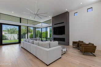 4002 E Avalon Dr in Phoenix, AZ - Building Photo - Building Photo