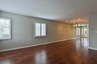 5907 Yarmouth Ave in Encino, CA - Building Photo - Building Photo