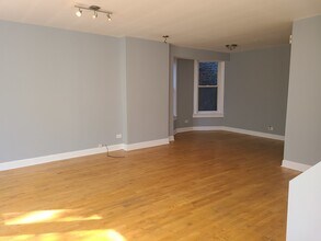 1338 N Claremont Ave in Chicago, IL - Foto de edificio - Building Photo