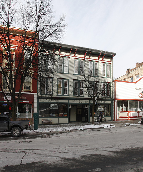 106 Main St in Cooperstown, NY - Building Photo