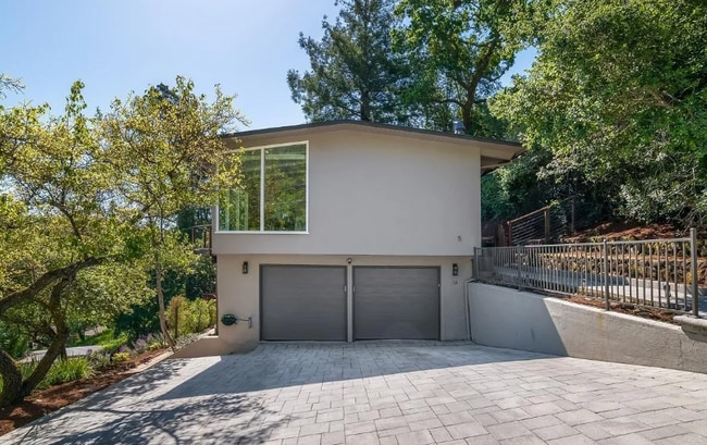 property at 5 Oak Springs Dr