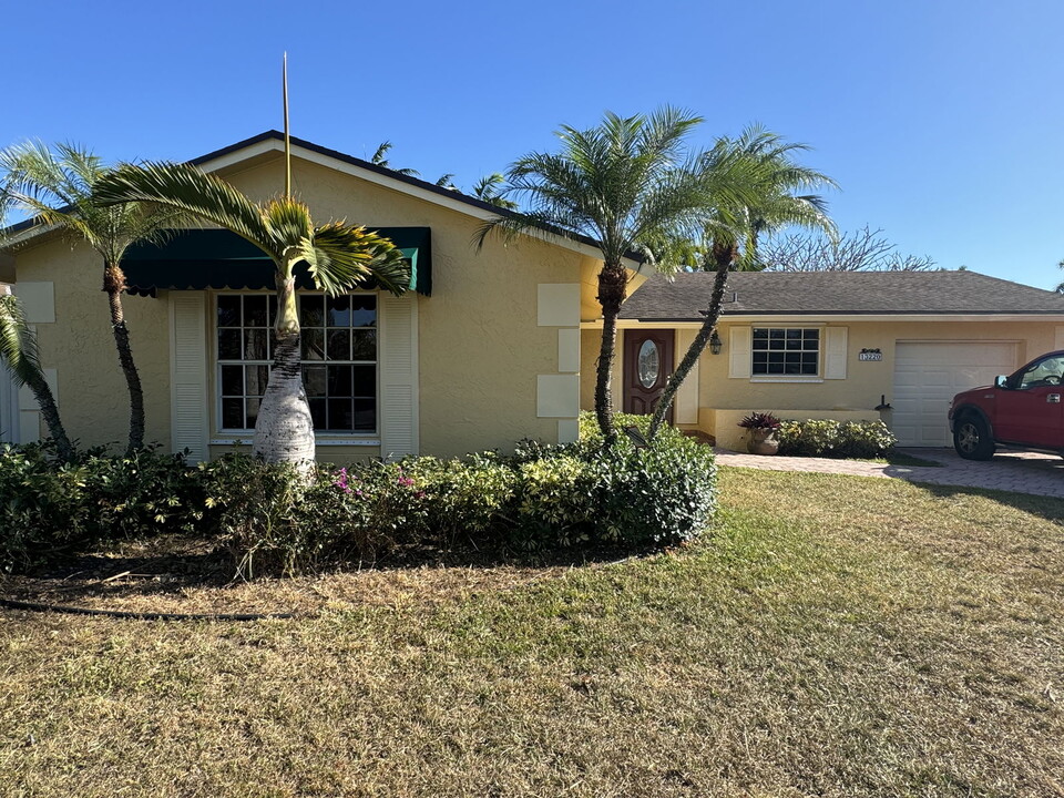 13220 SW 86th Ln in Miami, FL - Building Photo