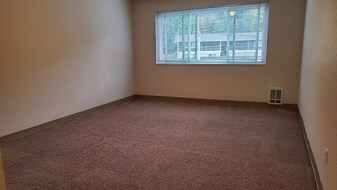 1625 Kent Des Moines Rd in Des Moines, WA - Building Photo