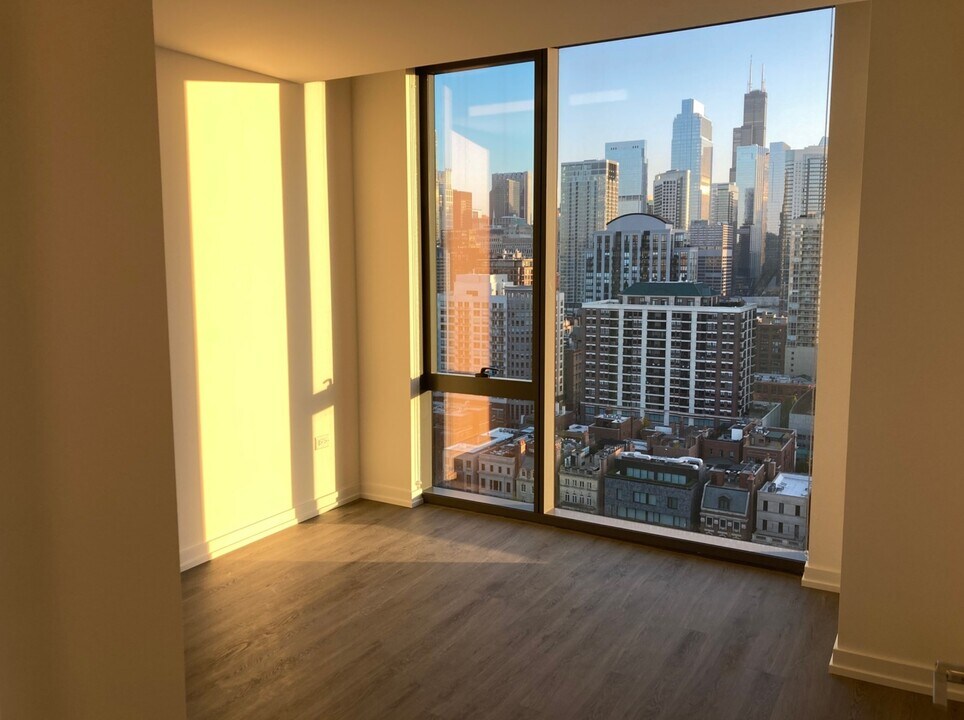 630 N Franklin St, Unit 1008 in Chicago, IL - Building Photo