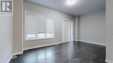 26 Borers Creek Cir in Hamilton, ON - Building Photo - Building Photo