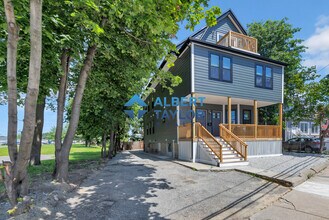 161 4th St, Unit 161 in Medford, MA - Foto de edificio - Building Photo