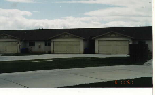 15595 Tonekai Rd in Apple Valley, CA - Building Photo - Building Photo