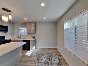 1700 104th Ave in Oakland, CA - Building Photo - Building Photo